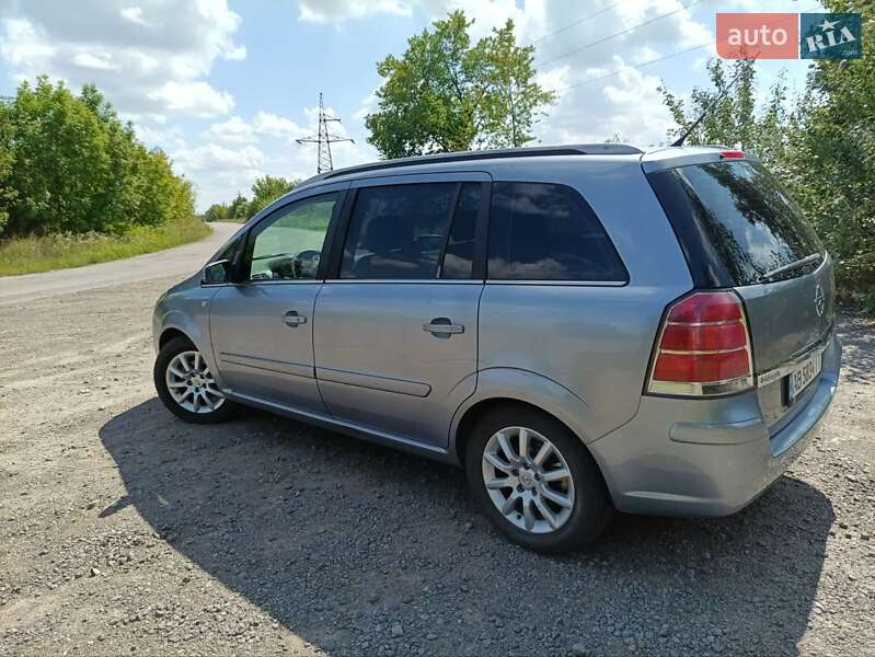 Минивэн Opel Zafira 2007 в Ладыжине