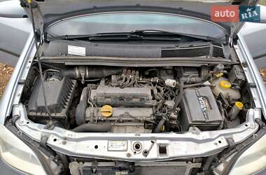 Минивэн Opel Zafira 2001 в Лозовой