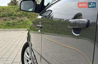 Минивэн Opel Zafira 2010 в 