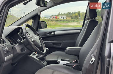 Минивэн Opel Zafira 2010 в 