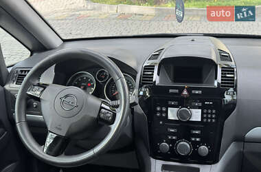Минивэн Opel Zafira 2011 в 