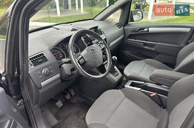 Минивэн Opel Zafira 2010 в 