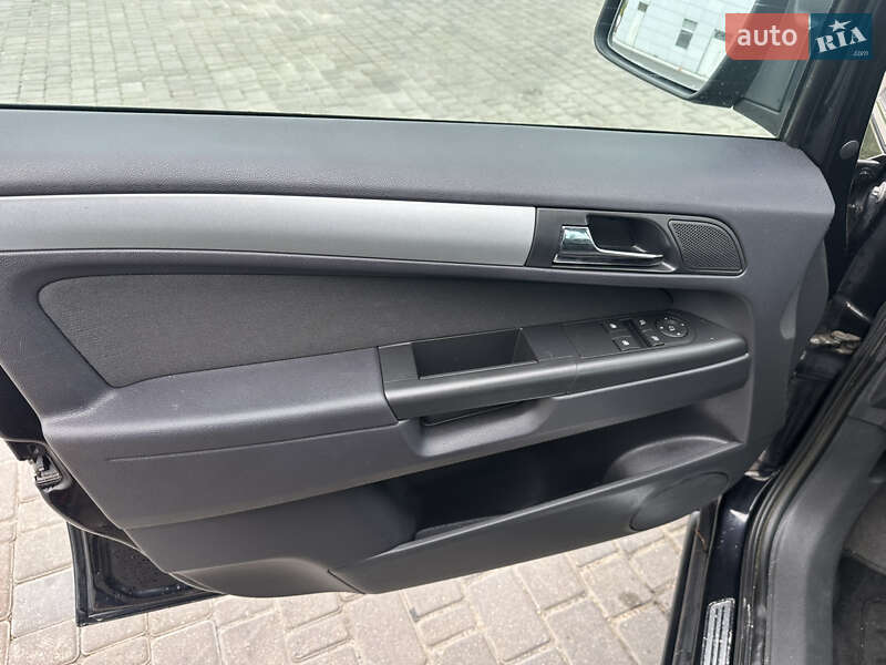 Минивэн Opel Zafira 2010 в Одессе
