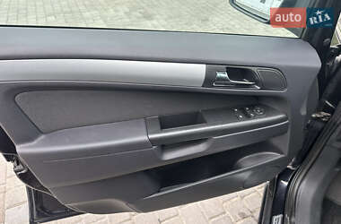 Минивэн Opel Zafira 2010 в 