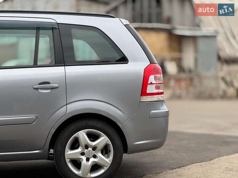 Минивэн Opel Zafira 2008 в Киеве фото 6 Минивэн Opel Zafira 2008 в Киеве