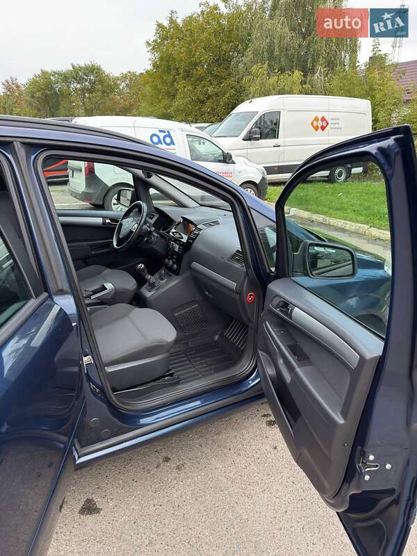Минивэн Opel Zafira 2012 в Ровно