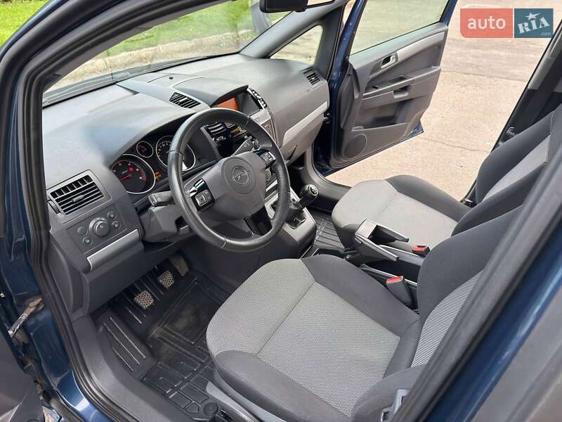 Минивэн Opel Zafira 2012 в Ровно