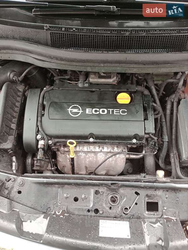 Минивэн Opel Zafira 2010 в Остер