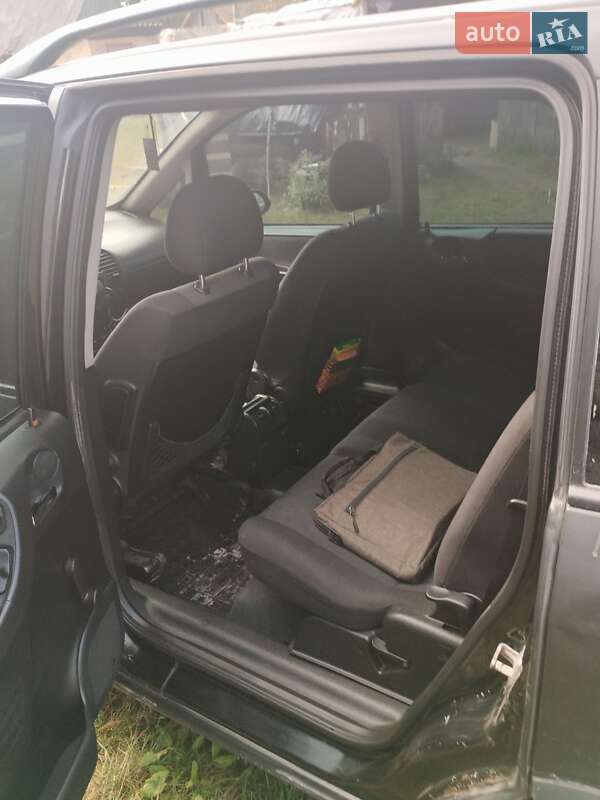 Мінівен Opel Zafira 2002 в Дубровиці