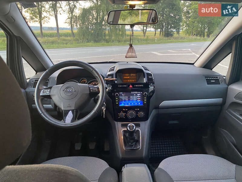 Мінівен Opel Zafira 2010 в Ромнах