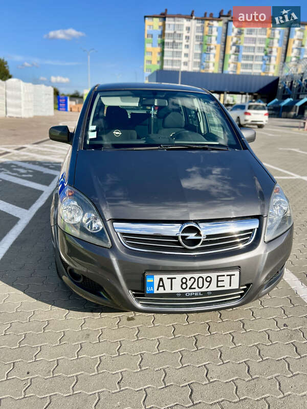 Минивэн Opel Zafira 2011 в Ивано-Франковске