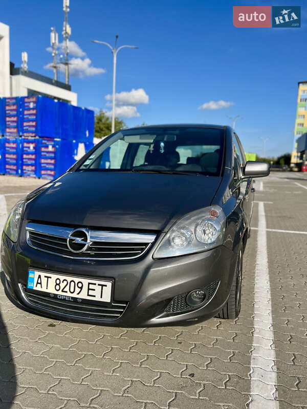 Минивэн Opel Zafira 2011 в Ивано-Франковске