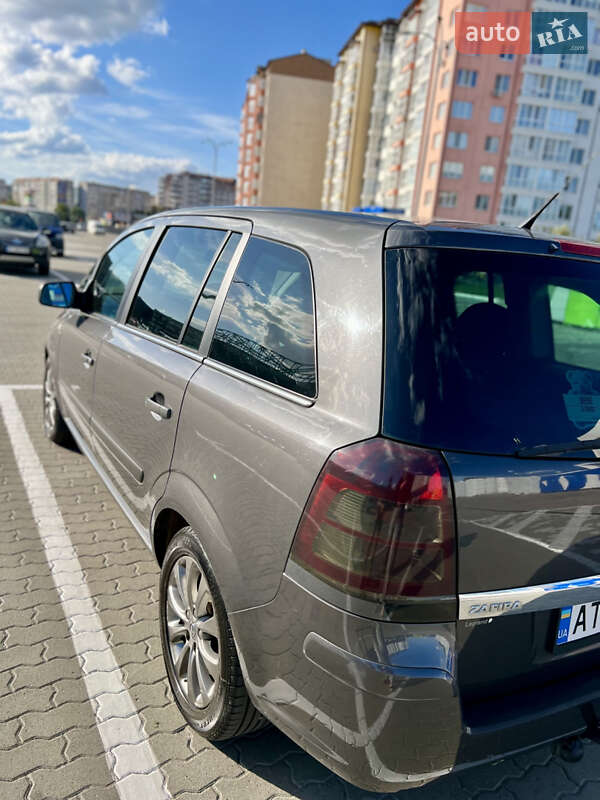 Минивэн Opel Zafira 2011 в Ивано-Франковске
