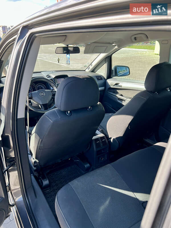 Минивэн Opel Zafira 2011 в Ивано-Франковске