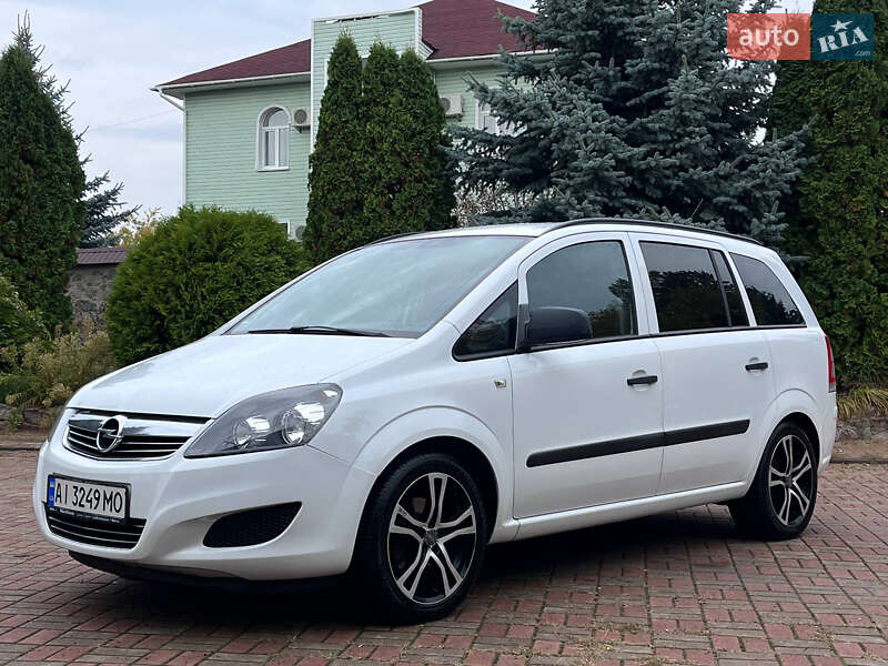 Мінівен Opel Zafira 2009 в  фото Мінівен Opel Zafira 2009 в