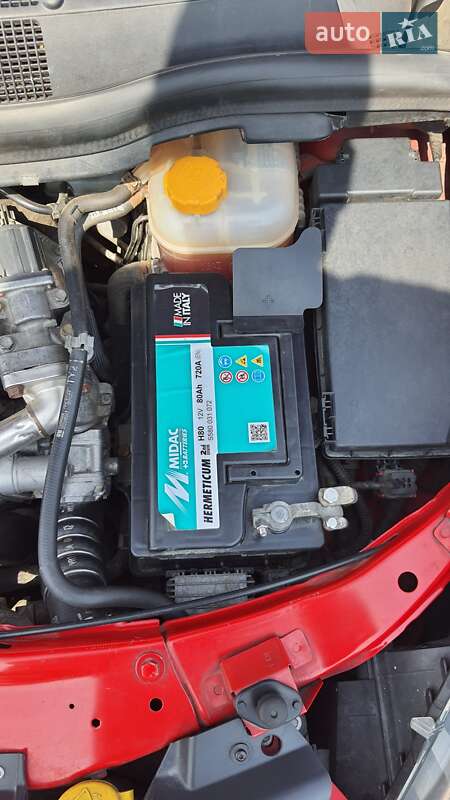 Минивэн Opel Zafira 2012 в Вараше