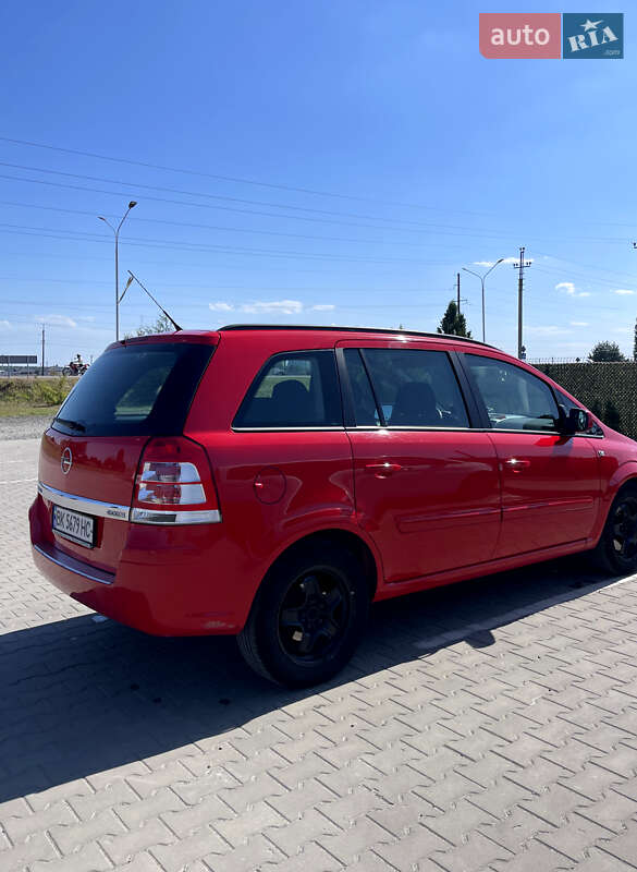 Минивэн Opel Zafira 2012 в Вараше