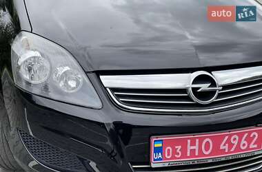 Минивэн Opel Zafira 2010 в 