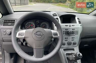 Минивэн Opel Zafira 2010 в 