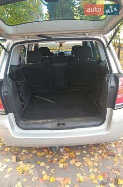 Минивэн Opel Zafira 2005 в  фото 10 Минивэн Opel Zafira 2005 в