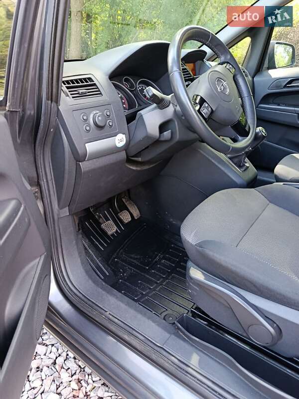Минивэн Opel Zafira 2011 в Пирятине