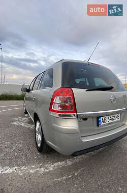 Минивэн Opel Zafira 2010 в 