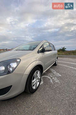 Минивэн Opel Zafira 2010 в 