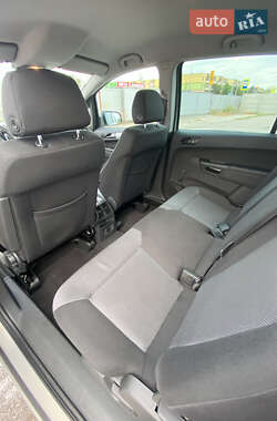 Минивэн Opel Zafira 2010 в 