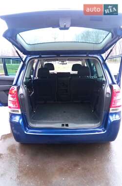 Минивэн Opel Zafira 2010 в 