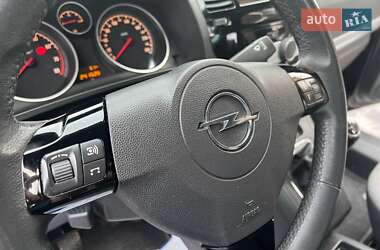 Минивэн Opel Zafira 2011 в 