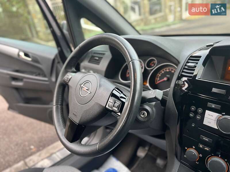 Мінівен Opel Zafira 2011 в Хмельницькому