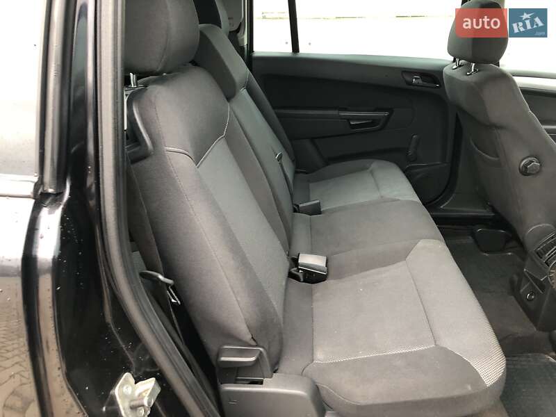 Минивэн Opel Zafira 2010 в Черновцах