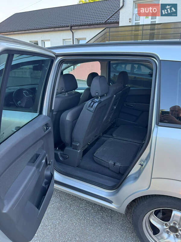 Минивэн Opel Zafira 2012 в Черновцах