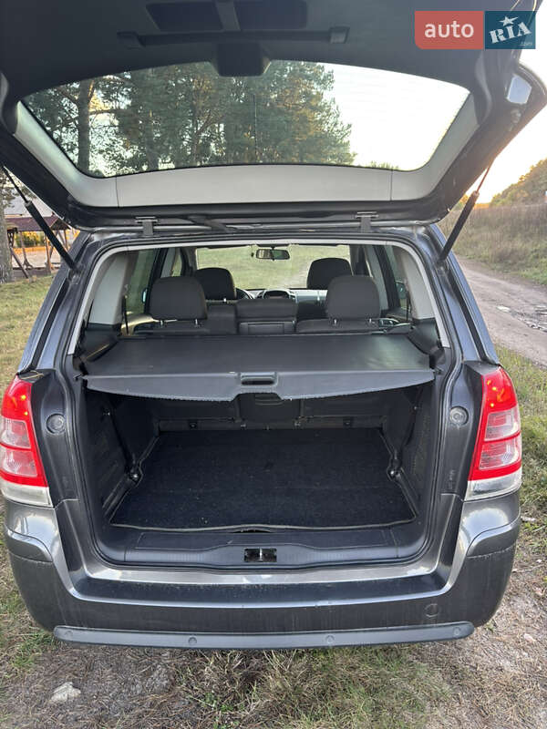 Минивэн Opel Zafira 2011 в Житомире