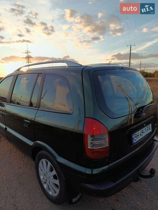 Минивэн Opel Zafira 2004 в Раздельной