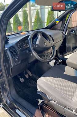 Минивэн Opel Zafira 2004 в 
