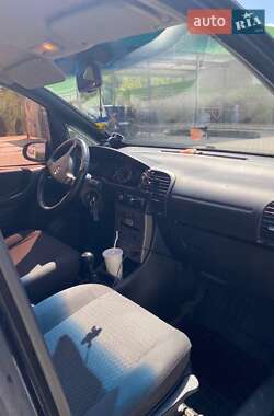 Минивэн Opel Zafira 2004 в 
