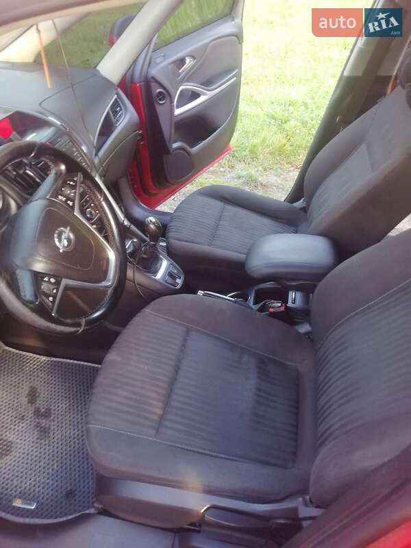 Микровэн Opel Zafira 2012 в Бурштыне