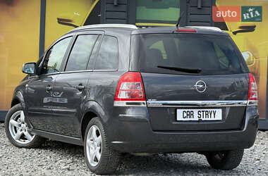 Минивэн Opel Zafira 2010 в 