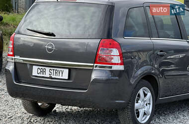 Минивэн Opel Zafira 2010 в 