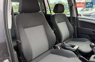 Минивэн Opel Zafira 2010 в 