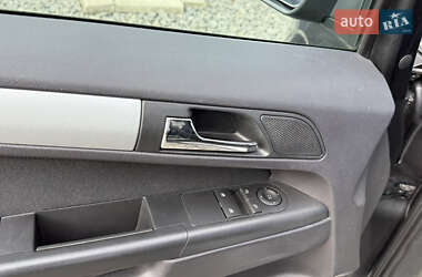 Минивэн Opel Zafira 2010 в 