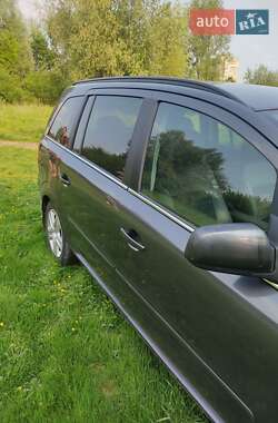 Минивэн Opel Zafira 2011 в 