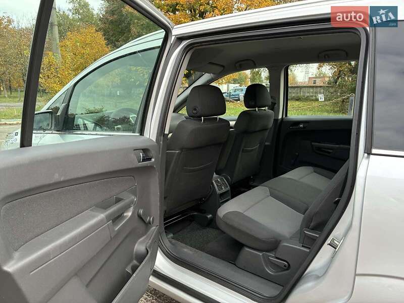 Минивэн Opel Zafira 2008 в Луцке