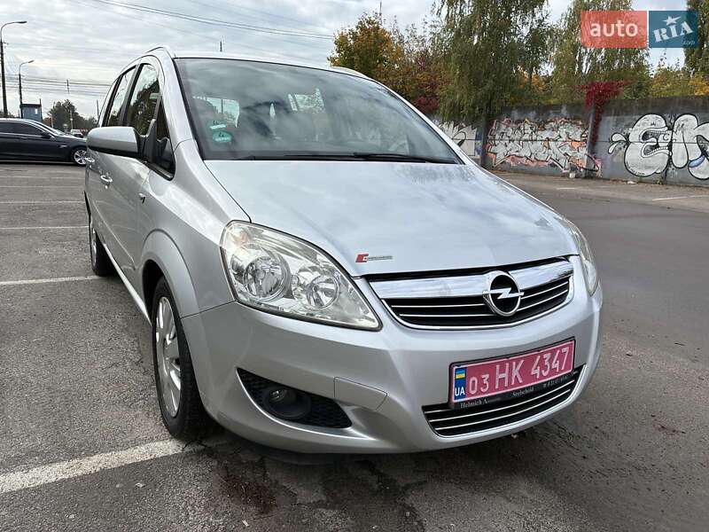 Минивэн Opel Zafira 2008 в Луцке