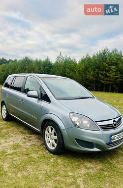 Минивэн Opel Zafira 2010 в Луцке