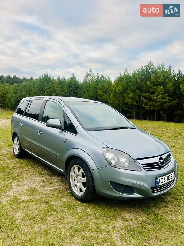 Минивэн Opel Zafira 2010 в Луцке