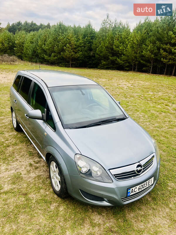 Минивэн Opel Zafira 2010 в Луцке