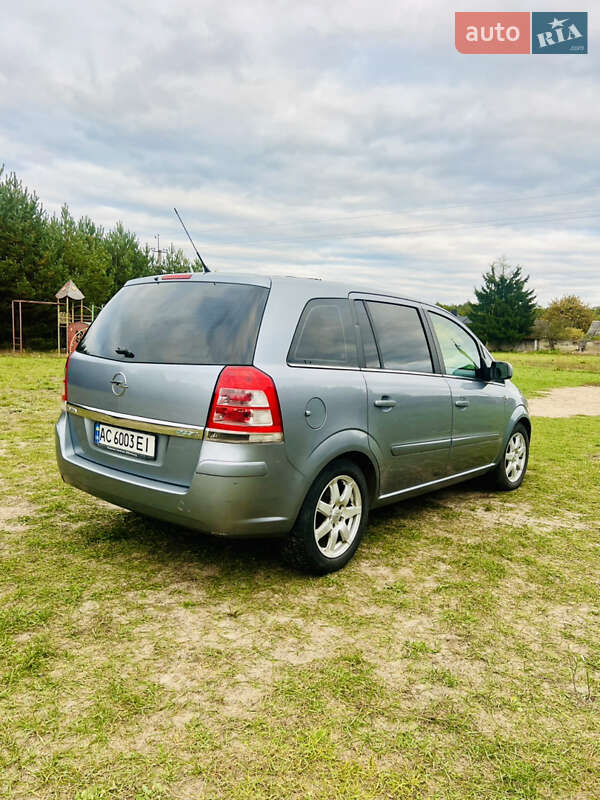 Минивэн Opel Zafira 2010 в Луцке