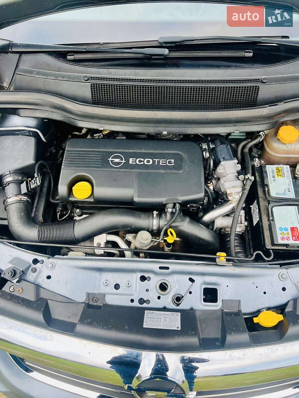 Минивэн Opel Zafira 2010 в Луцке